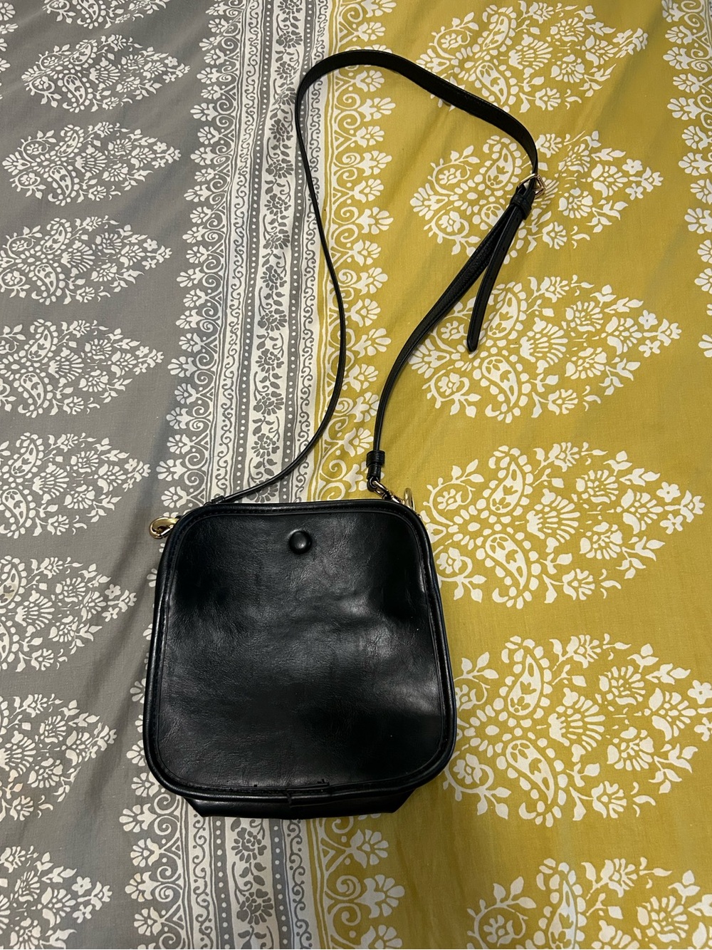Women’s Anthropology Black Leather Crossbody Bag - Classic Minimalist. Like New!